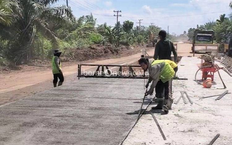 Bertahun-Tahun Rusak Rugikan Ekonomi dan Renggut Korban Jiwa, Kini Masyarakat Bersyukur Jalan Lingkar Selatan Sampit Ditingkatkan