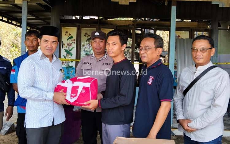 Bupati Pulang Pisau Serahkan Bantuan untuk Korban Kebakaran