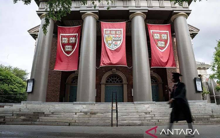 AS Lakukan Pemeriksaan Visa Ekstra bagi Pelancong yang akan ke Harvard