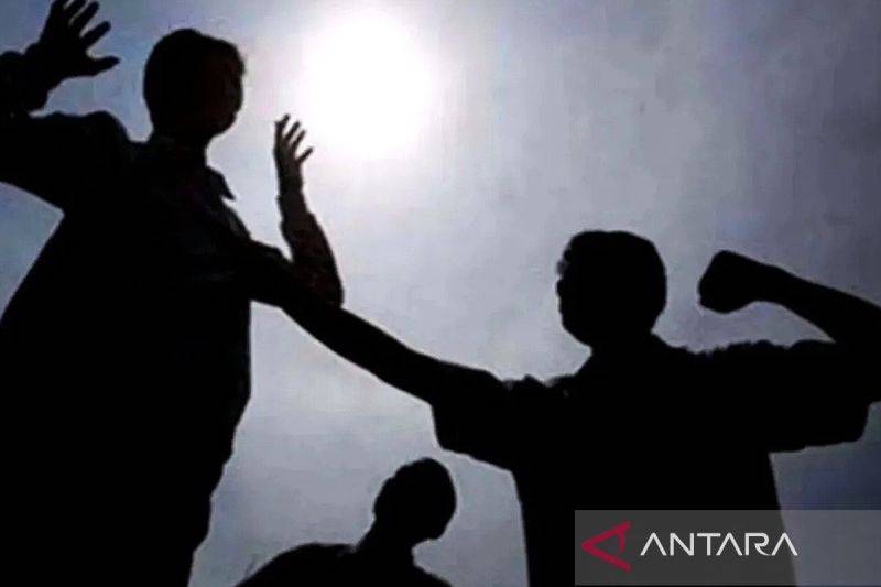 Polisi Buru Pelaku yang Aniaya Wanita di Halte Bus