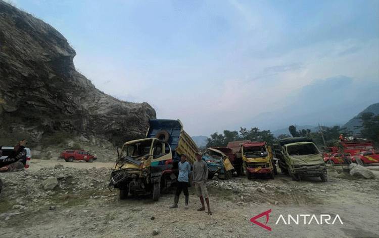 Tim Gabungan Fokus Cari 8 Korban yang Tertimbun Longsor Gunung Kuda