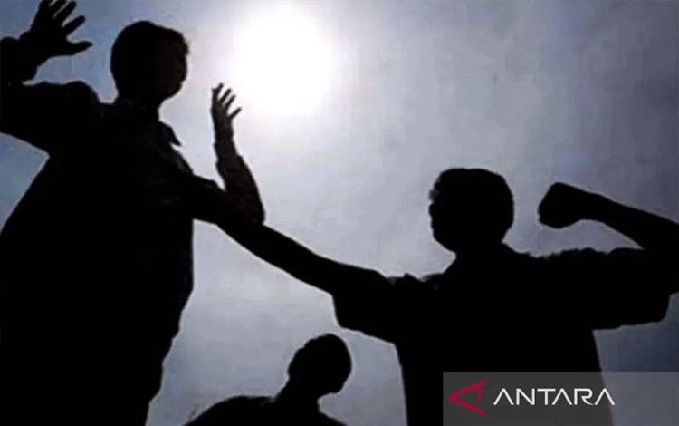 Polisi Buru Pelaku Penganiaya Wanita di Halte Bus