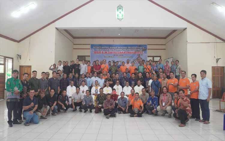 Retret Bapak-Bapak Dekenat Muara Teweh Bersama Uskup Keuskupan Palangka Raya: Momen Pembaruan Iman dan Kebersamaan