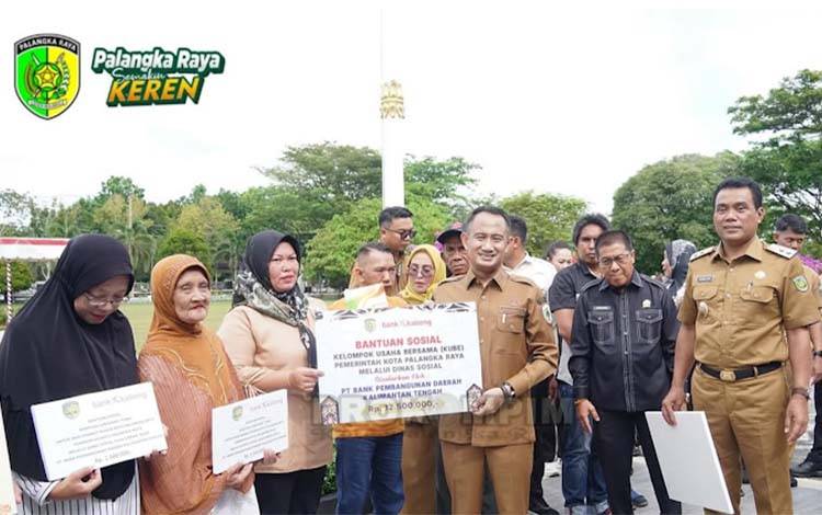 Ketua DPRD Palangka Raya Apresiasi Penyerahan Bantuan Sosial kepada KUBE oleh Pemko