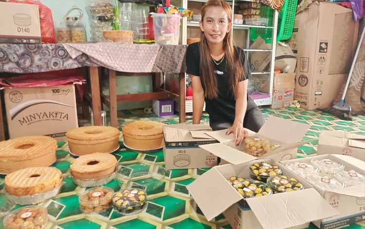 Jelang Iduladha, Dapur Ussy di Kuala Pembuang Kebanjiran Pesanan Kue