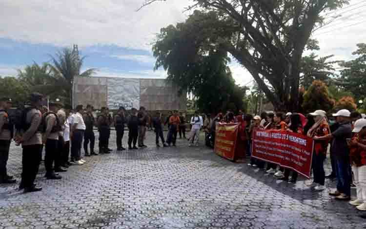 Aliansi Masyarakat Pro Demokrasi Barito Utara Gelar Aksi Damai, Desak ASN Tidak Netral Ditindak Tegas