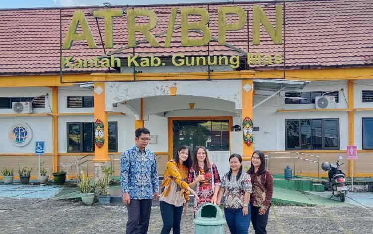 Kantor Pertanahan Kabupaten Gunung Mas Ikut Aksi Bersih-bersih di Hari Lingkungan Hidup Sedunia