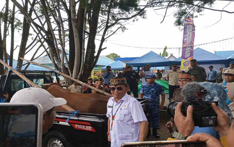 Kunjungan Kerja dan Penyerahan Simbolis Bantuan Hewan Kurban oleh Gubernur Kalteng ke SMK 1 Negeri Pangkalan Bun