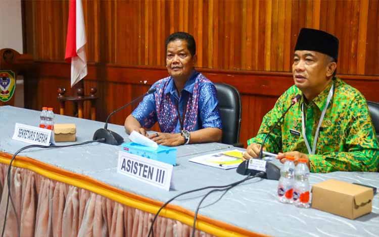 Pimpin Rapat Evaluasi Dokumen SAKIP, Sekda Seruyan Sampaikan Ini