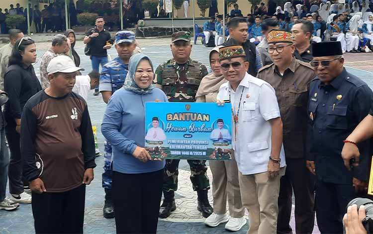 Bupati Kobar Hj Nurhidayah Sambut Kunjungan Gubernur Kalteng Agustiar Sabran