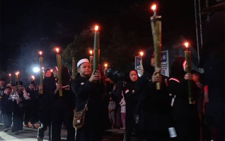 Memelihara Tradisi Tahunan Sambut Iduladha di Baamang Melalui Pawai Obor