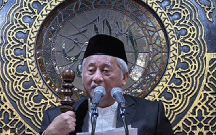 Menteri Pendidikan 2009-2014 Mohammad Nuh menjadi Khatib Shalat Idul Adha 1446 Hijriah di Masjid Nasional Al-Akbar Surabaya, Jumat (6/6/2025). ANTARA/HO-Masjid Al Akbar Surabaya
