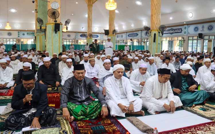 Bupati Seruyan Salat Idul Adha di Masjid Agung Nurul Yaqin Kuala Pembuang