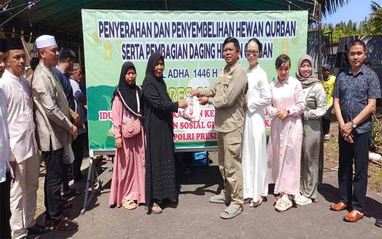 Polres Seruyan dan Polsek Jajaran Bagikan Berkah Kurban ke Ribuan Warga