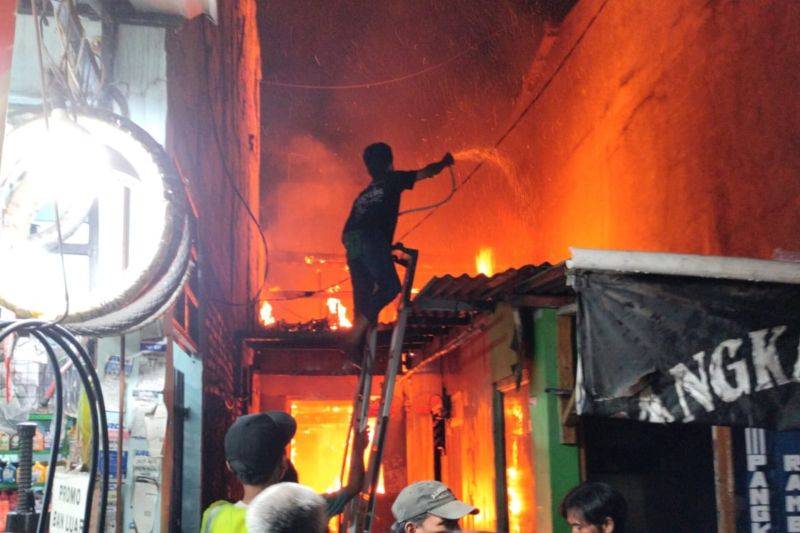 Suami Mabuk Bakar Rumah di Pesanggrahan Karena Cekcok dengan Istri