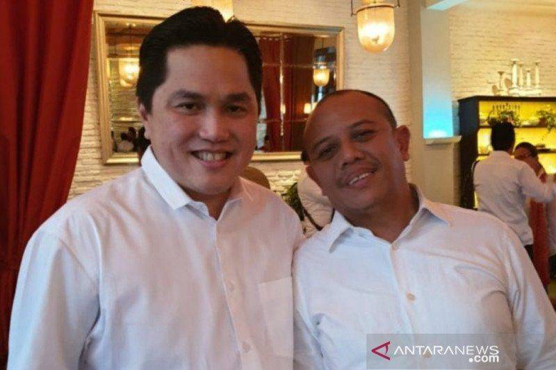 Monisyah (kanan) berpose dengan Menteri BUMN Erick Thohir. ANTARA/HO-Seknas Jokowi