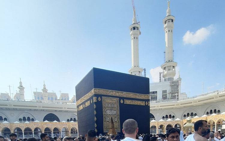 Air Mata di Gerbang Mekah: Impian Suci Jemaah Pangkalan Bun Kandas, Diduga Jadi Korban Travel Nakal