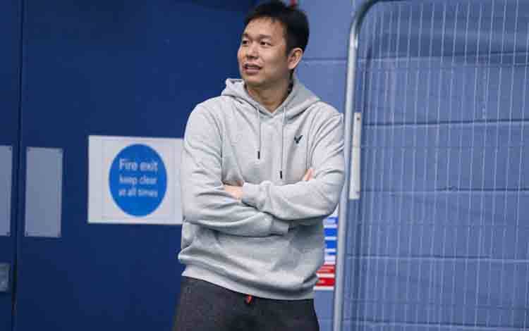 Hendra Setiawan saat mendampingi ganda putra Sabar Karyaman Gutama/Moh. Reza Pahlevi Isfahani berlatih jelang All England 2025 di Birmingham, Inggris, Minggu (9/3/2025). (ANTARA/HO-PBSI)