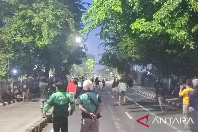 Satu Tewas Akibat Tawuran Bersenjata Tajam dan Bom Molotov