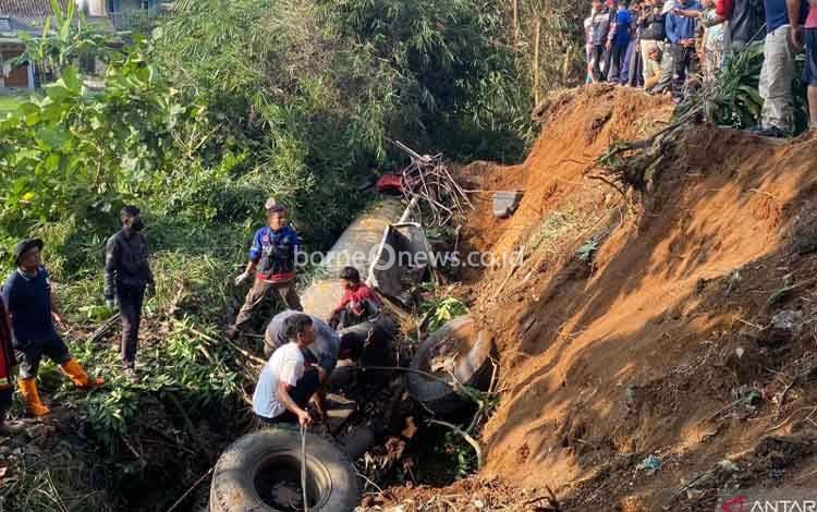 Dua Meninggal 8 Luka-Luka Karena Tabrakan Beruntun