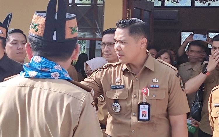 Reza Prabowo Dampingi Gubernur Kalteng Tinjau Implementasi Digitalisasi di SMAN 3 Palangka Raya