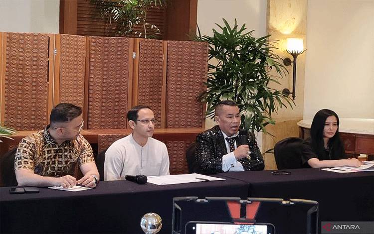 Hotman Paris Bantah Nadiem Makarim Masuk DPO Kasus Chromebook