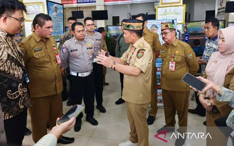 Gubernur Kalteng Sidak Samsat Antisipasi Layanan Publik Lamban