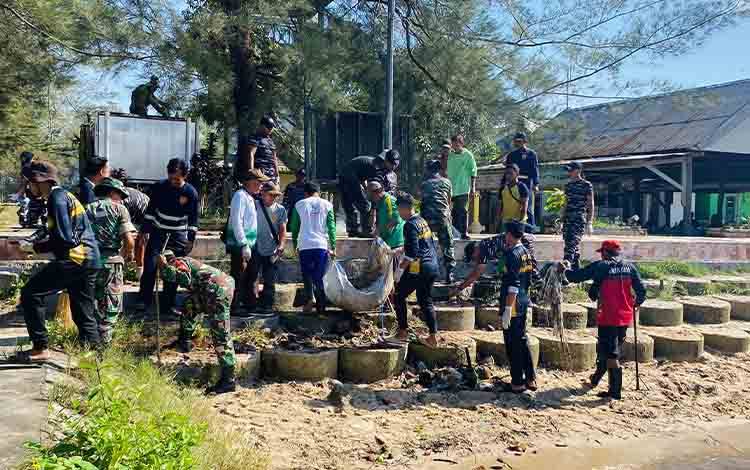 Aksi Bersih-Bersih di Pantai Kubu, Warga Berharap Kegiatan Lingkungan Jadi Agenda Rutin