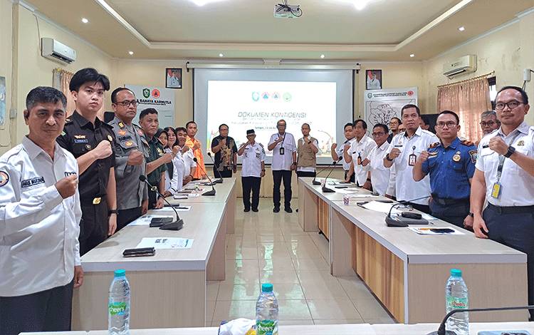 Lokakarya penyusunan dokumen kontigensi bencana kebakaran hutan dan lahan (karhutla) di Gedung Pusdalops BPBD Kotim, Rabu, 11 Juni 2025. (FOTO: DEWIP)