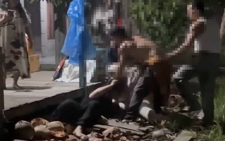 Istri dan Anak Hajar Selingkuhan Ayahnya Hingga Alami Luka-Luka