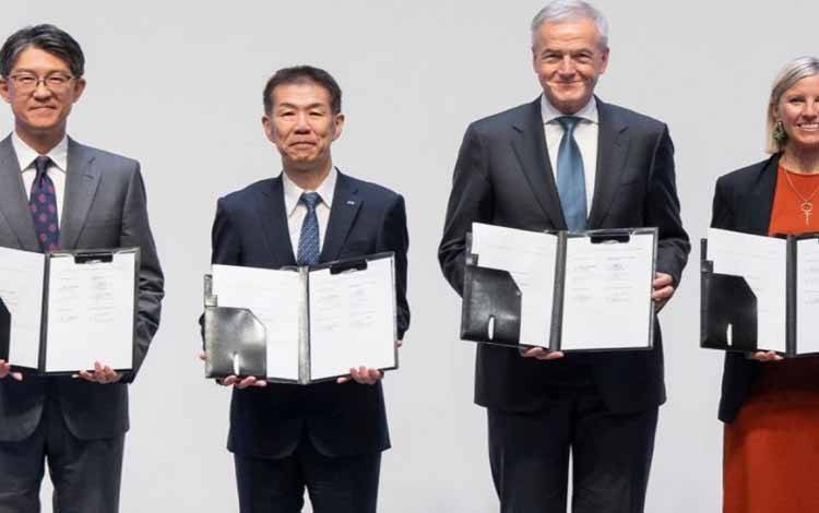 Daimler dan Toyota Teken Kesepakatan Merger Mitsubishi Fuso dan Hino