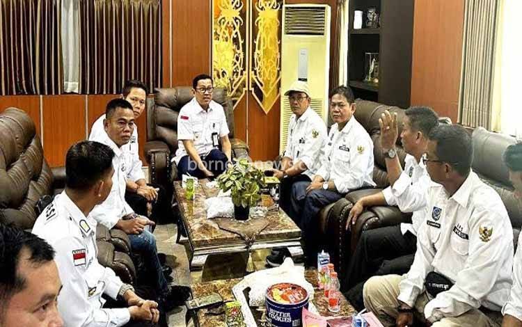Aparatur Pemdes se-Barito Utara Keluhkan Enam Bulan Tidak Gajian