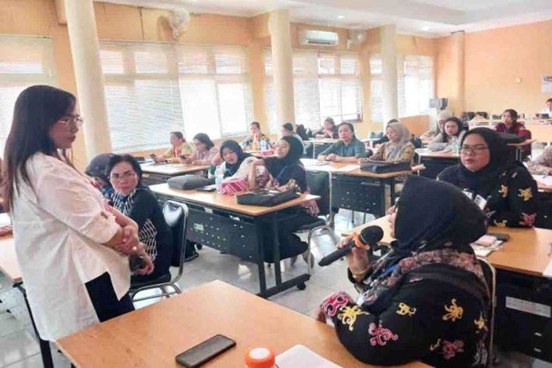 Pelatihan peningkatan kompetensi bidan dilaksanakan Dinas Kesehatan Kapuas di Kuala Kapuas, Rabu (11/6/2025). ANTARA/HO-Dinkes Kapuas