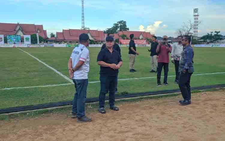 Bupati Kotim Pastikan Persiapan HNR Cup I di Stadion 29 Nopember Sampit