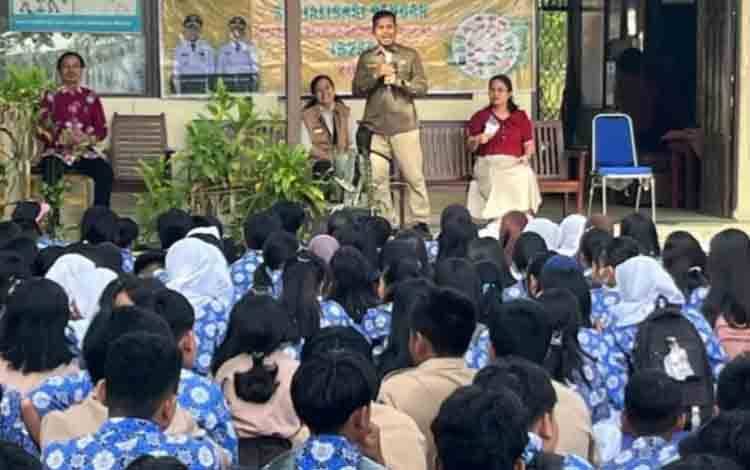 Dinas Pertanian Palangka Raya Sosialisasikan Makan B2SA kepada Siswa SMPN 7