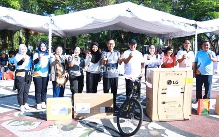 Semarak Senam Pagi Pemprov Kalteng, Hadiah Menarik Ramaikan Kebersamaan ASN dan PPPK