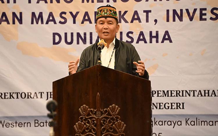 Gubernur Kalimantan Tengah (Kalteng), Agustiar Sabran saat Rapat Evaluasi Satgas Terpadu Operasi Penanganan Premanisme dan Ormas Bermasalah di Hotel Best Western, Jumat, 13 Juni 2025. (FOTO:SETDA KALTENG)