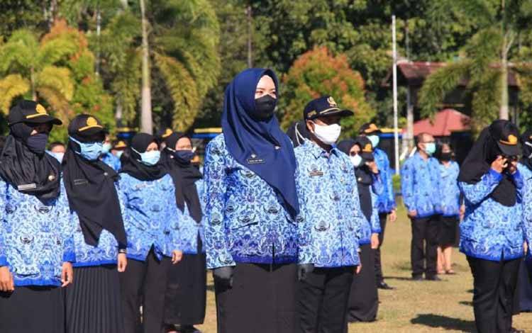 ASN melaksanakan apel. (ANTARA/Rendhik Andika)