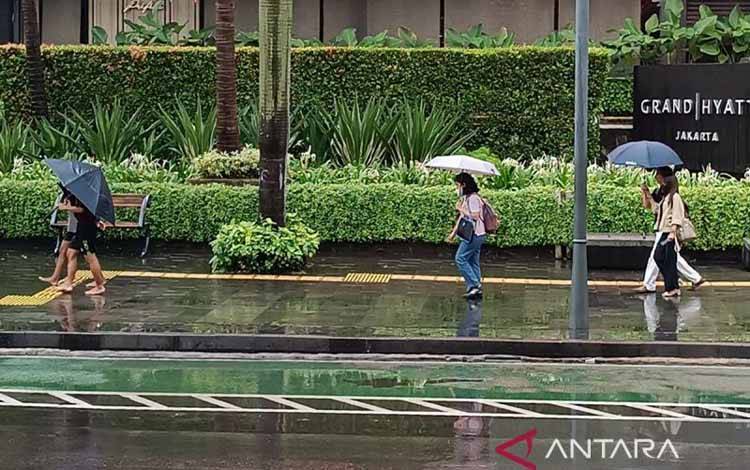 BMKG Prakirakan Hujan Ringan Guyur Mayoritas Kota di RI pada Minggu