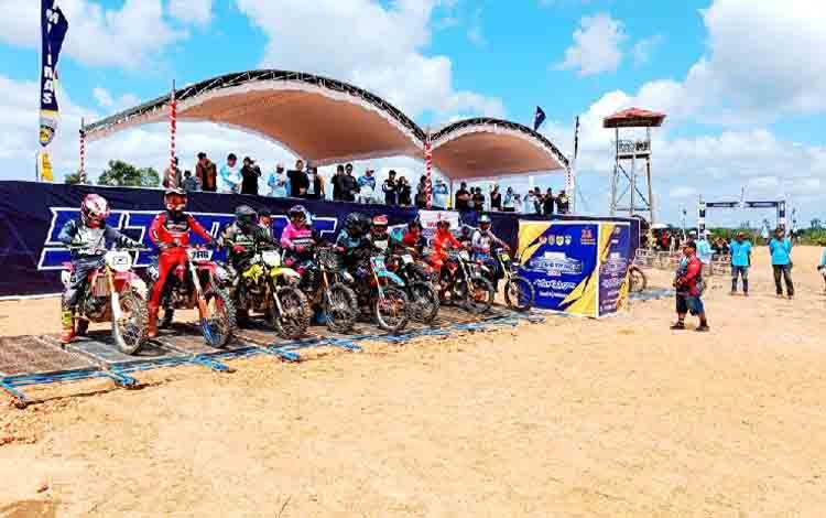 Puluhan Pembalap Adu Cepat di Kejurnas Grasstrack Gunung Mas