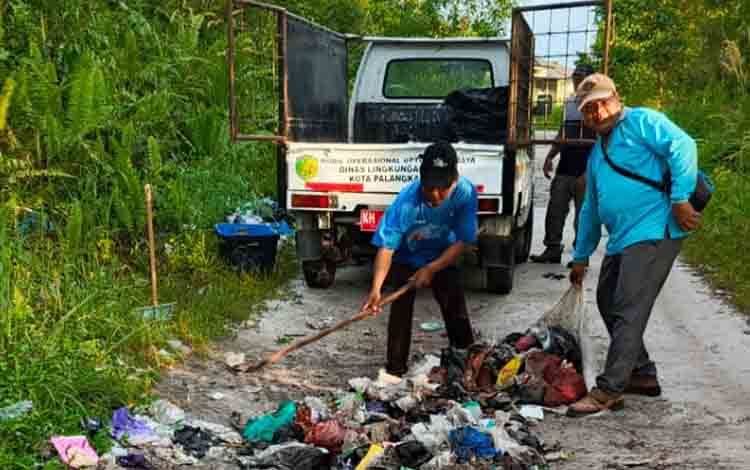 Dewan Imbau Warga Jangan Buang Sampah di Pinggir Jalan Perumahan