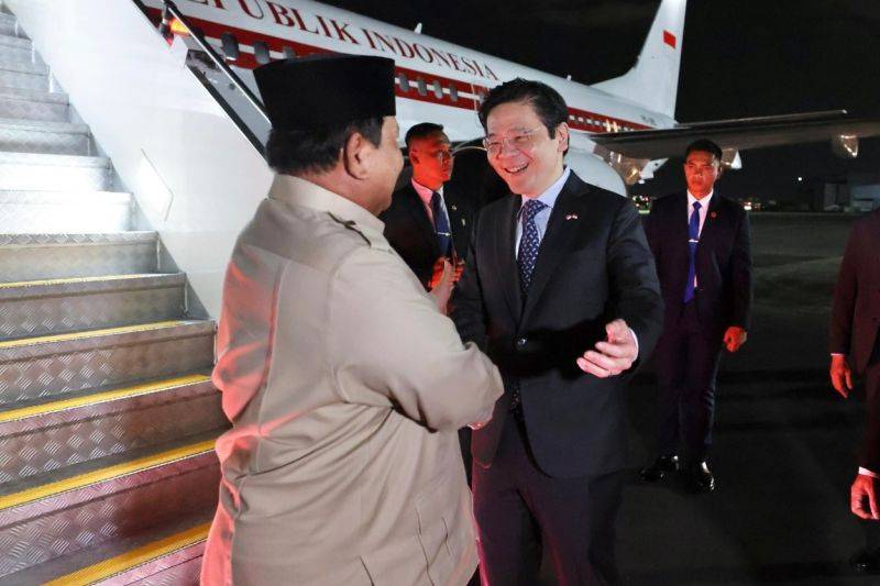 Prabowo Tiba di Singapura Disambut Langsung PM Lawrence Wong