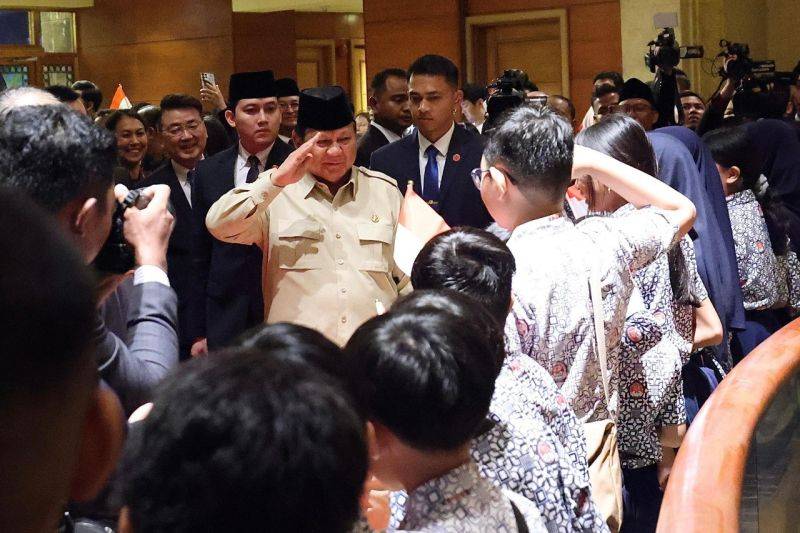 Prabowo Disambut Siswa SD hingga Mahasiswa Indonesia di Singapura