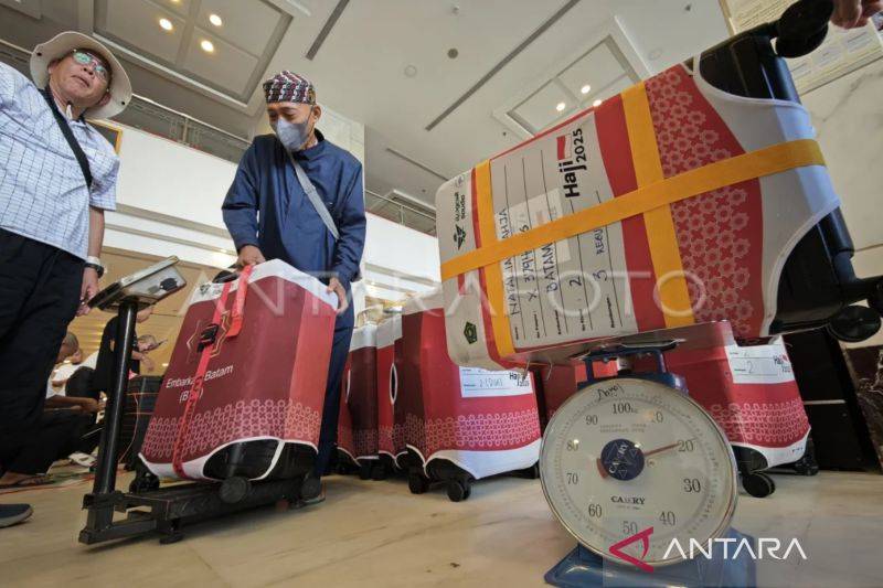 Jamaah Haji Diingatkan tak Bawa Payung dan Kabel Rol ke Kabin Pesawat