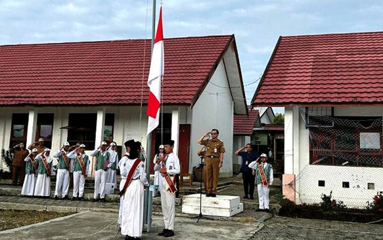 Pj Bupati Barito Utara Sampaikan Amanat Inspiratif di SMAN 4 Muara Teweh