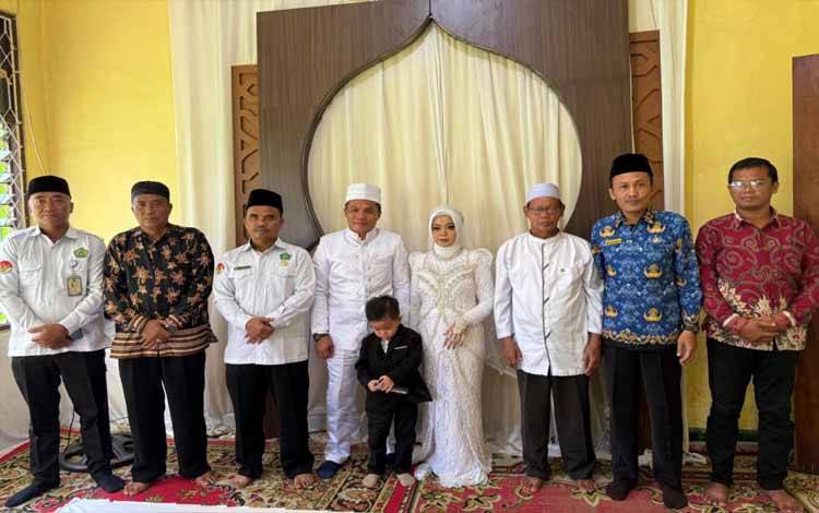 Momen Sakral Tak Biasa, Pasangan di Sampit Dinikahkan Langsung oleh Kepala Kemenag Kotim