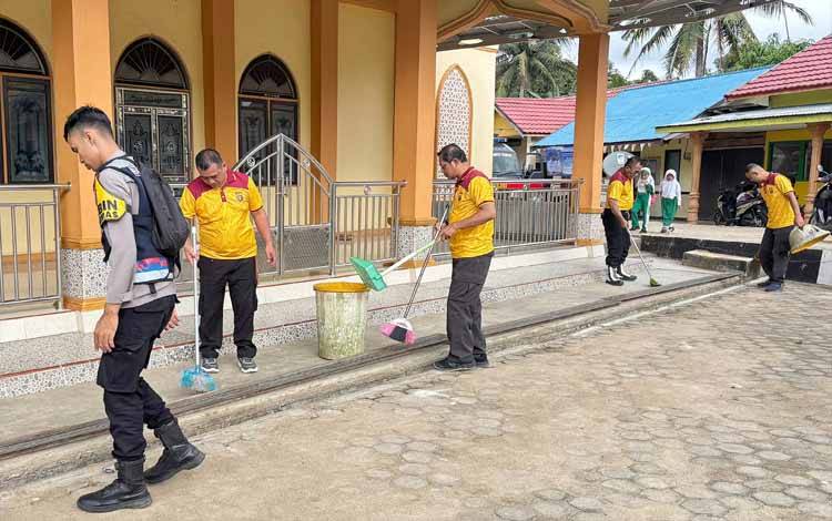 Polsek Dusun Timur Gelar Bakti Religi di Masjid dan Gereja Sambut HUT Bhayangkara ke-79