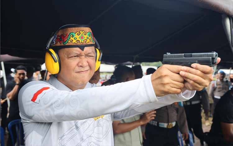 Polda Kalteng Semarakkan HUT Bhayangkara ke 79 dengan Lomba Menembak dan Sipet Tradisional Dayak