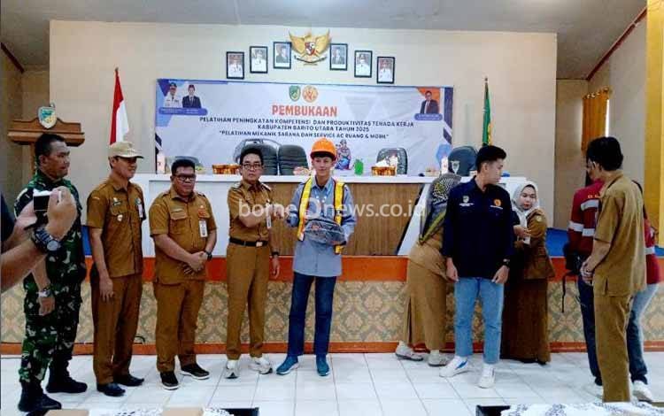 Pj Bupati Barito Utara Tekankan Pentingnya Pelatihan untuk Persiapkan Tenaga Kerja Terampil dan Kompeten