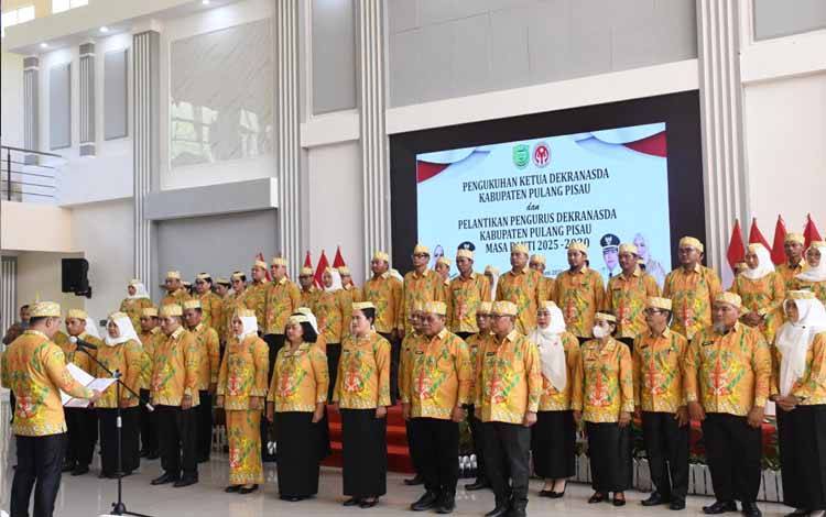 Bupati Pulang Pisau Lantik Pengurus Dekranasda Masa Bakti 2025-2030
